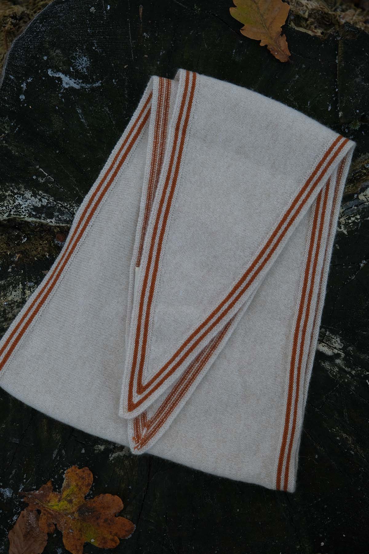 Oats & rice bronte spindle-shaped knitted cashmere scarf