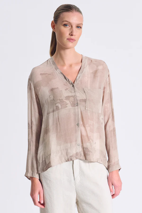 CFDTRCS281 Oversized v-neck shirt in printed viscose georgette