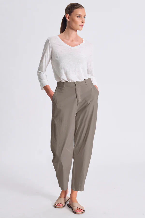 Cfdtrcm227 comfort fit trousers in stretch poplin