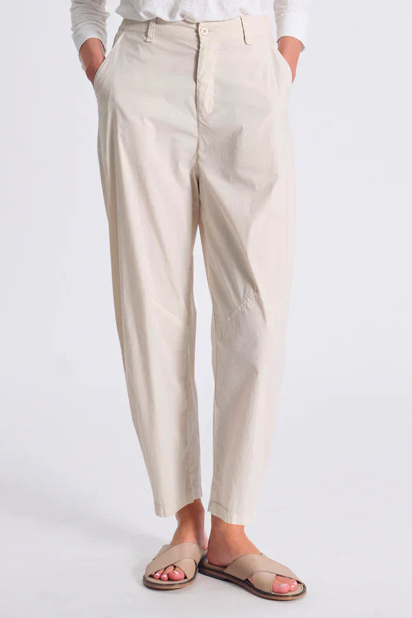 Cfdtrcm227 comfort fit trousers in stretch poplin
