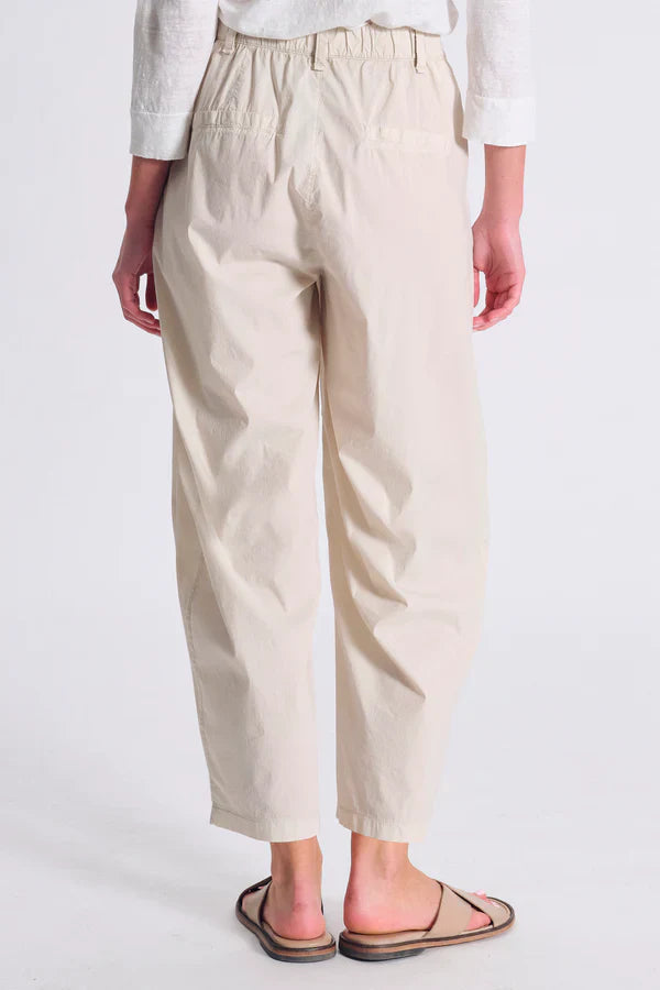 Cfdtrcm227 comfort fit trousers in stretch poplin