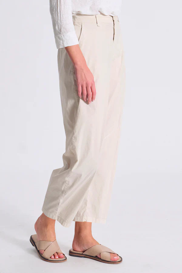 Cfdtrcm227 comfort fit trousers in stretch poplin