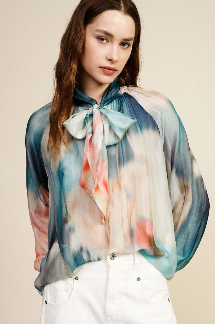 Dixie blouse with straight neckline in watercolour print