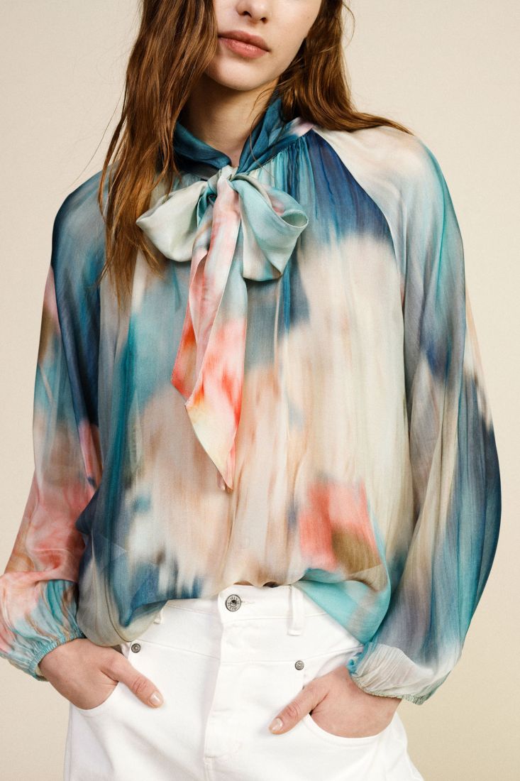 Dixie blouse with straight neckline in watercolour print